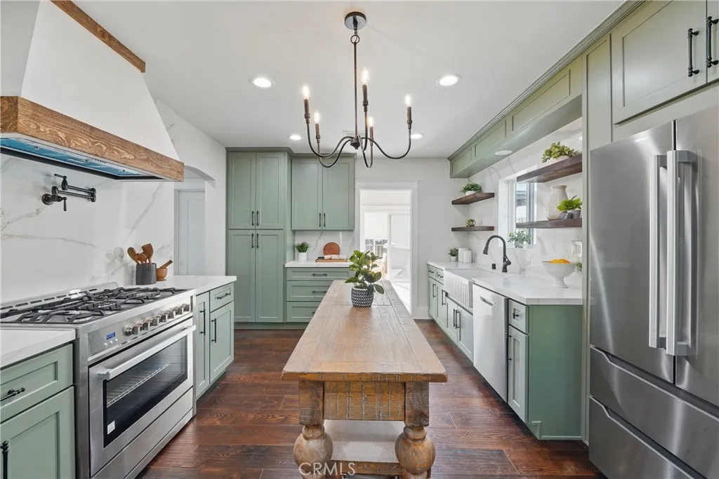 2111 S Bronson Ave, Los Angeles, California 90018 home-pic-9